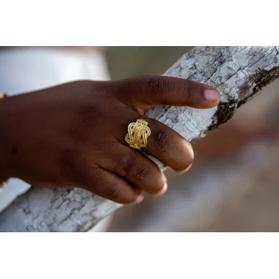 Surinaamse gouden ring | Surinaamse sieraden | Ring mattenklopper Suriname