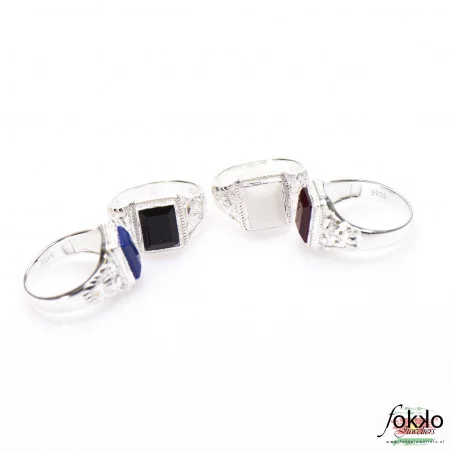 Zilveren Surinaamse ring rode steen