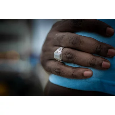 Surinaamse ring witte steen. Surinaamse sieraden. Surinaamse Ring.