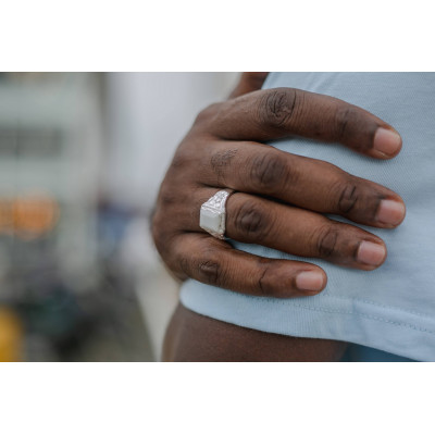 Surinaamse ring witte steen. Surinaamse sieraden. Surinaamse Ring.