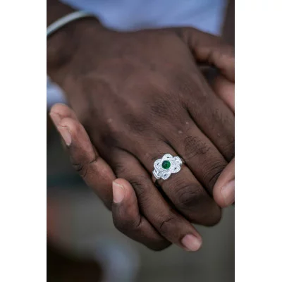 Mattenklopper ring groene steen. Surinaamse sieraden. Surinaamse ring.