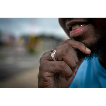 Surinaamse ring rode steen. Surinaamse sieraden. Surinaamse ring.